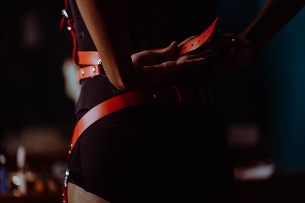 Gender Differences in Grownup Web Content Consumption